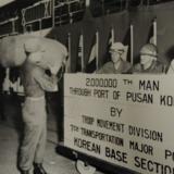 부산항에 200만 번째 도착한 병사 [사진] [건] (1953-04-17)