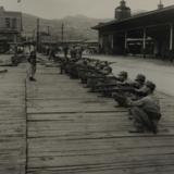 부산역 뒷편에서 소총훈련 중인 한국해병대 [사진] [건] (1950-09-10)