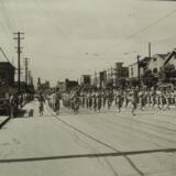 제6보병사단 밴드가 7월 퍼레이드(독립기념일)에서 거리행진을 하는 모습 [사진] [건] (1946-07-04)