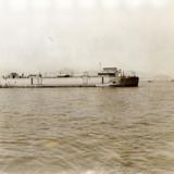 부산항에 정박한 미군 냉동선 [사진] [건] (1951-05-29)