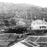 용두산 송림 아래의 일본영사관 [사진] [건] (1884)