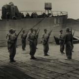 부산역 뒷편에서 소총훈련 중인 한국해병대2 [사진] [건] (1950-09-10)